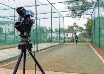 Automatic Bowling Machine For Cricket